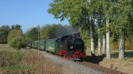 Dampfzug der Lößnitzgrundbahn auf dem Weg von Radebeul Ost nach Radeburg 
© CHRISTIAN SACHER