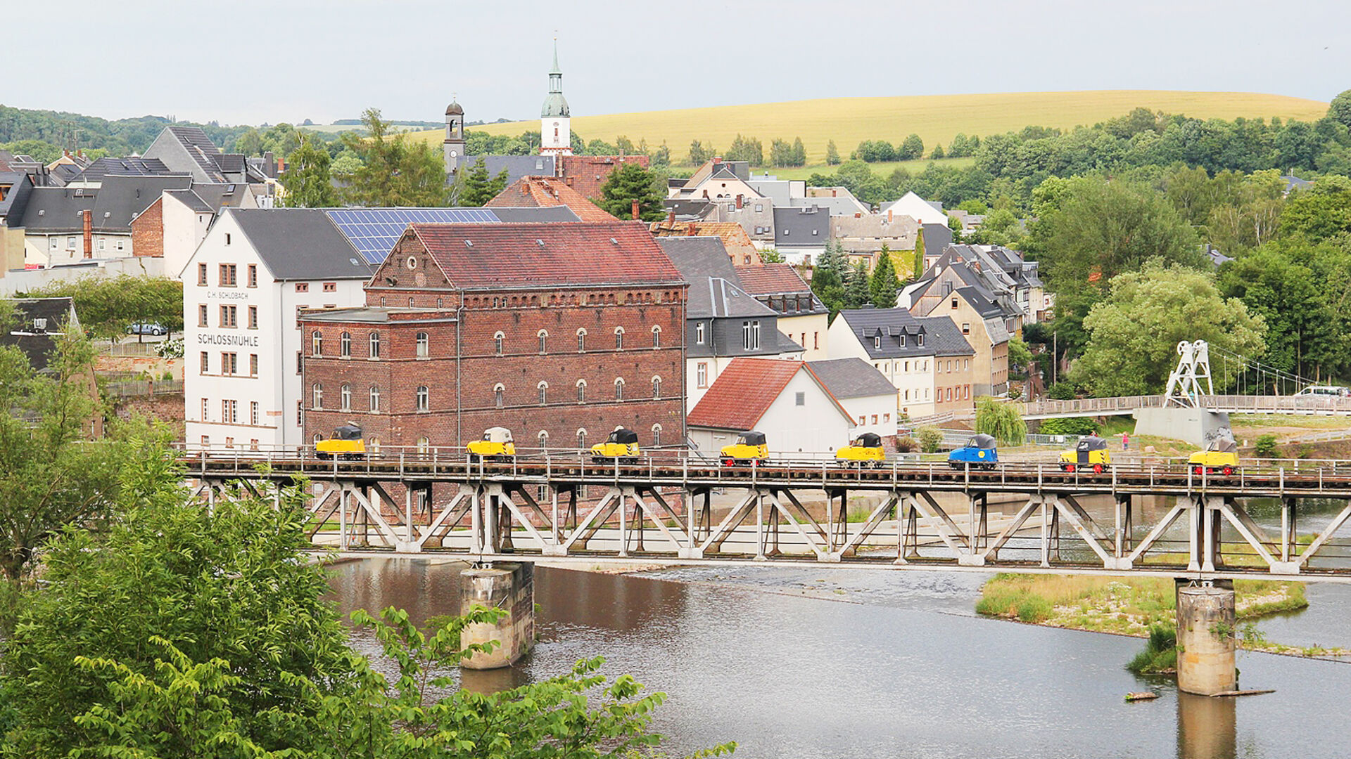 Schienentrabis in Rochlitz auf Muldenbrücke 
© Thomas Strömsdörfer