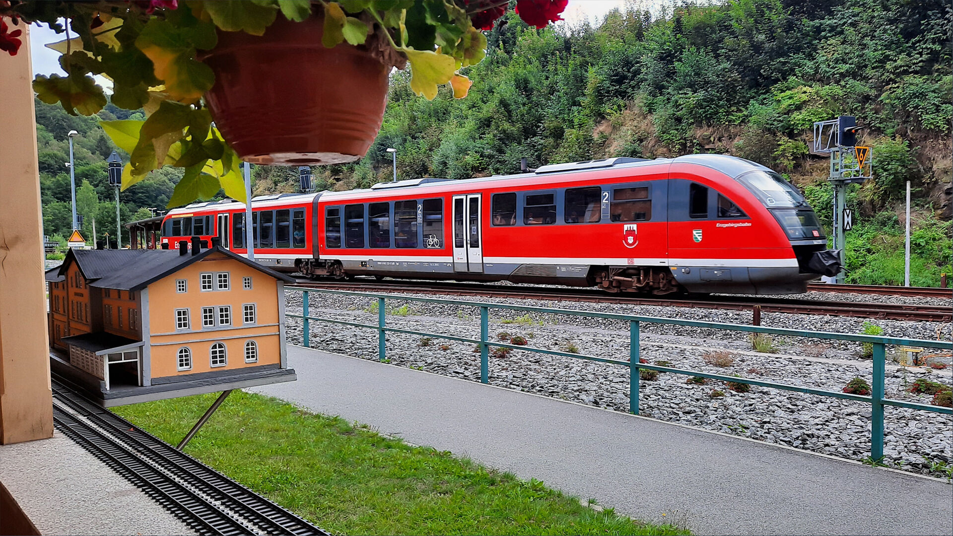 Zug der Erzgebirgsbahn im Bahnhof Wolkenstein 
© Wolfgang Fischer
