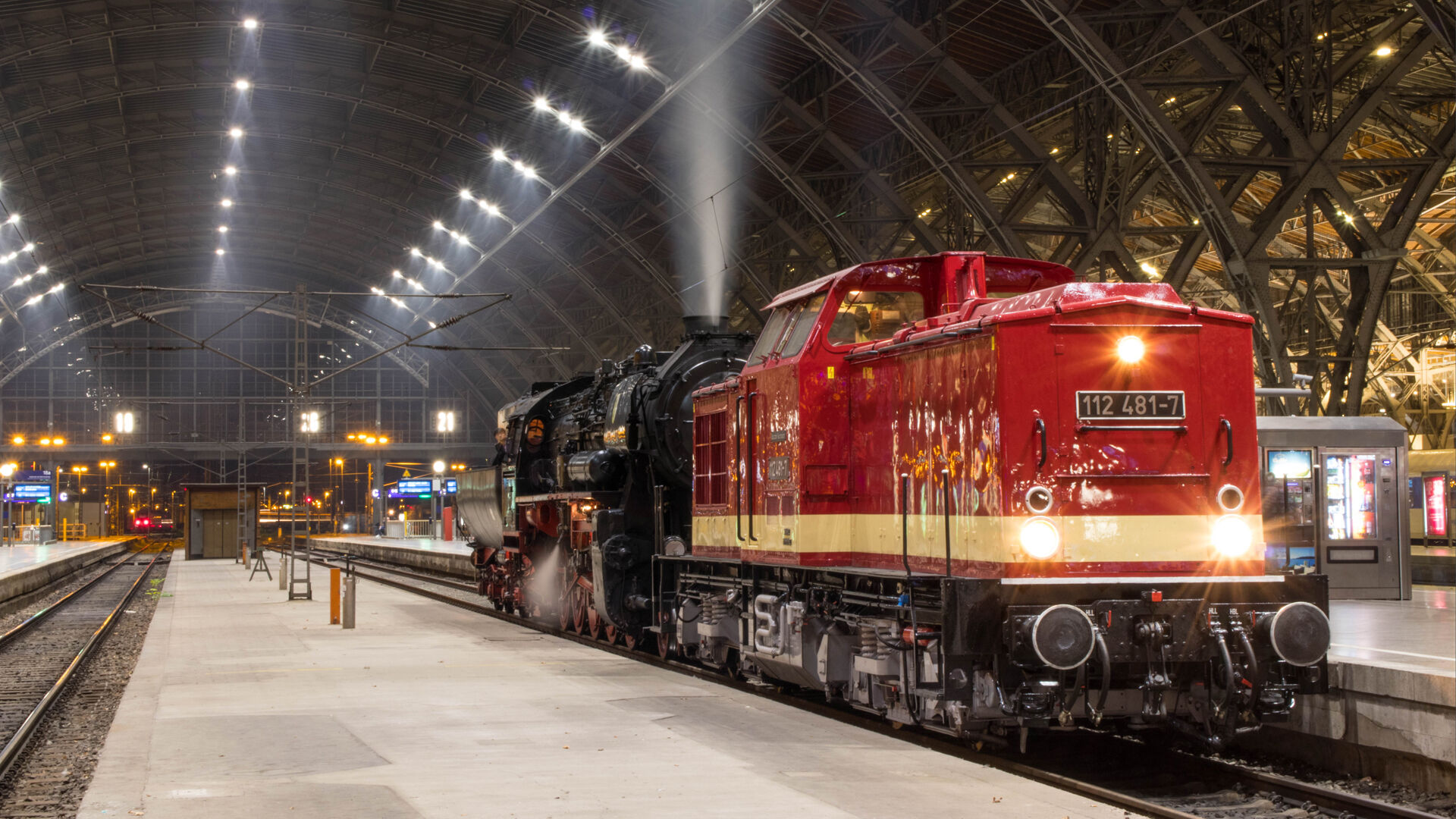 Die Sonderzüge von Lipsia Erlebnisreisen habe oft den Ausgangspunkt in Leipzig - historische Lokomotiven verschiedener Traktionsarten werden eingesetzt. 
© Philipp Hoffmann