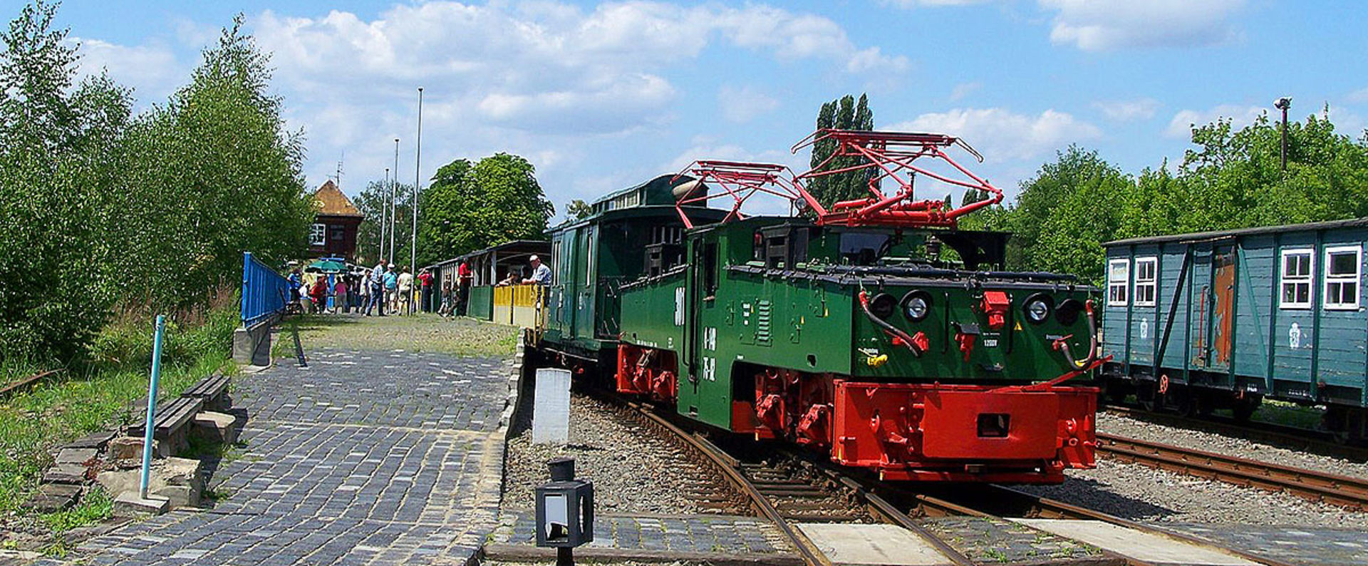 E-Lok Zug der Kohlebahn am Bahnhsteig in Meuselwitz. 
© Pressebild Verein Kohlebahnen Meuselwitz e .V.