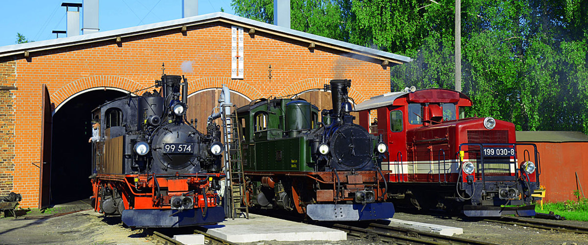 Lokomotiven vor dem Schuppen in Mügeln. 
© Christian Sacher