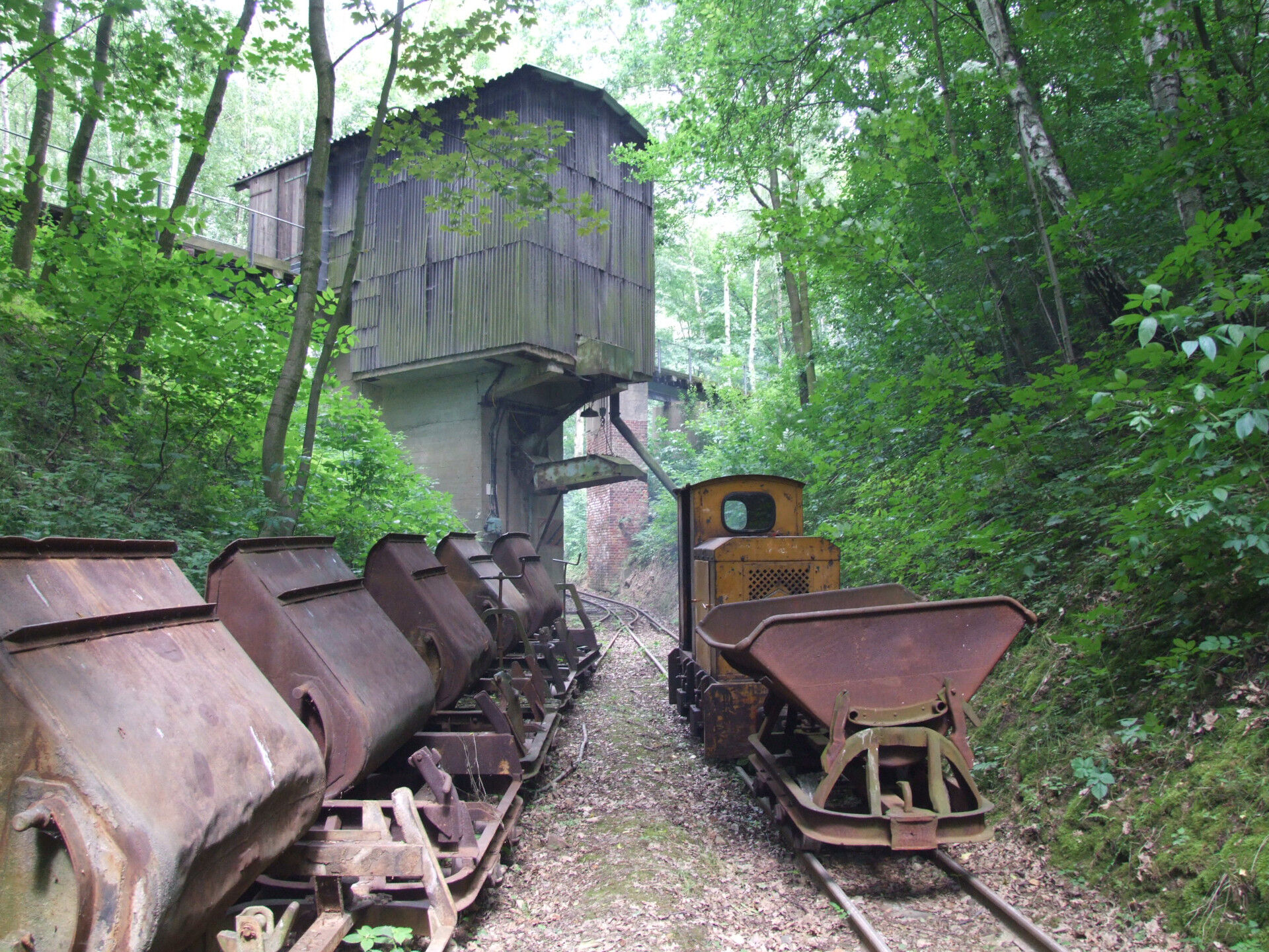 Schüttrampe im Quarzitbruch 
© Feldbahnschauanlage Glossen e.V.