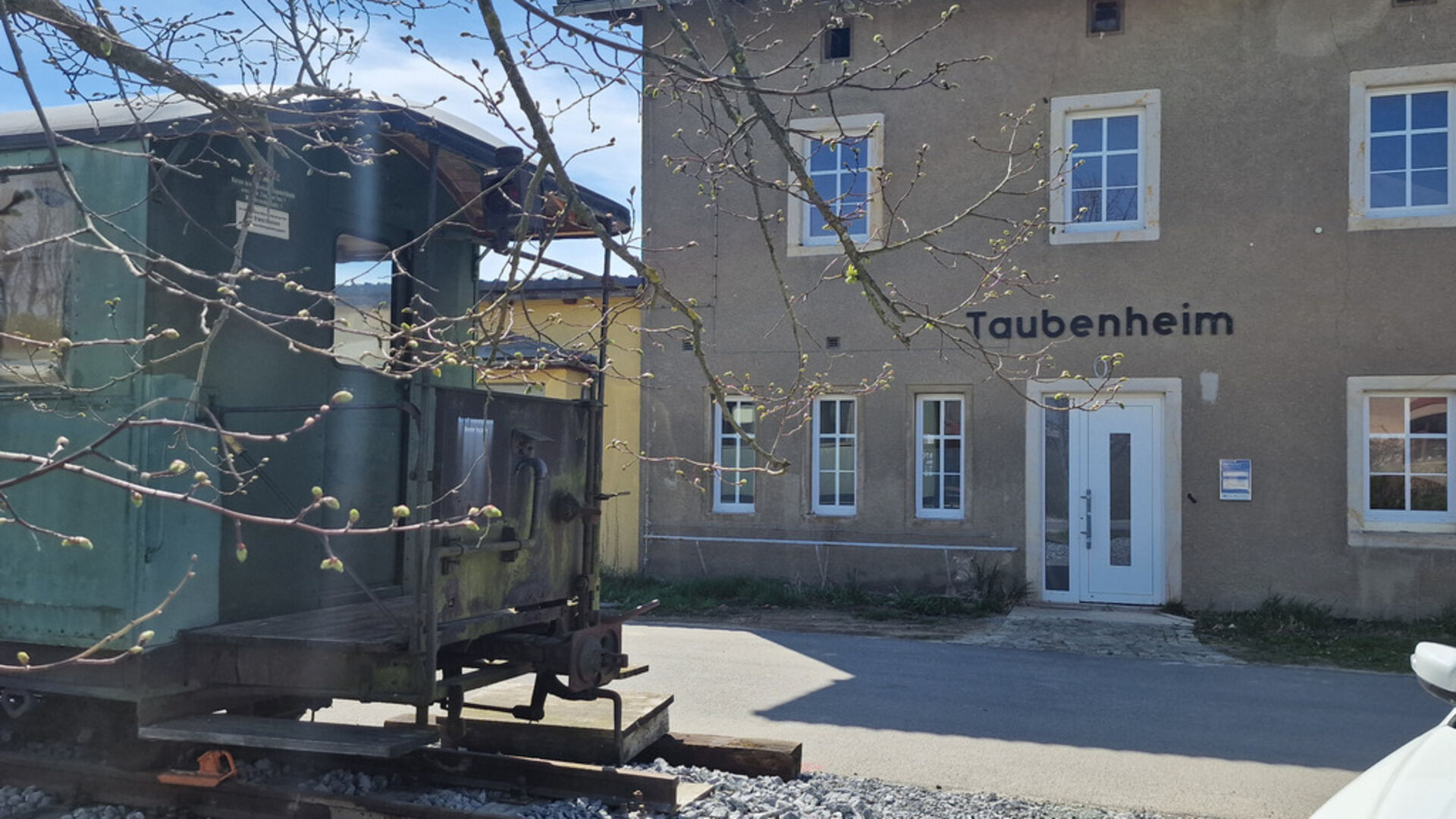 Schmalspurwagen am Bahnhof Taubenheim 
© Mike Meier
