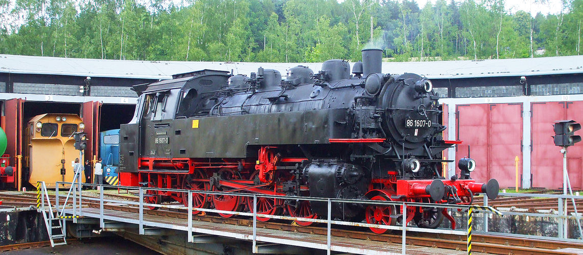 Dampflok 86 607 auf der Drehscheibe im Bw Adorf. 
© Vogtländische Eisenbahnverein Adorf (Vogtl) e.V. - Heiko Schmidt