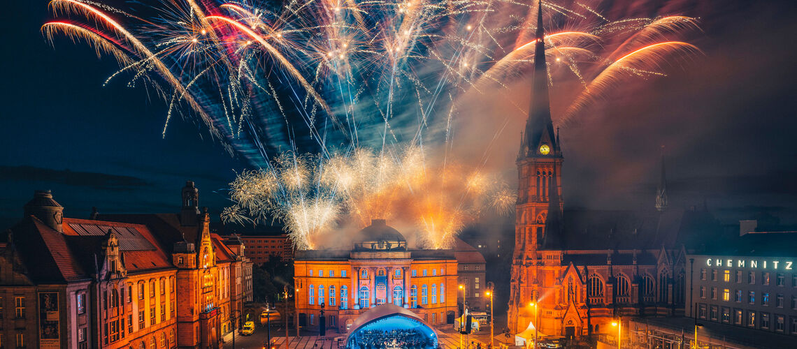 Feuerwerk am Theaterplatz Chemnitz 
&copy;