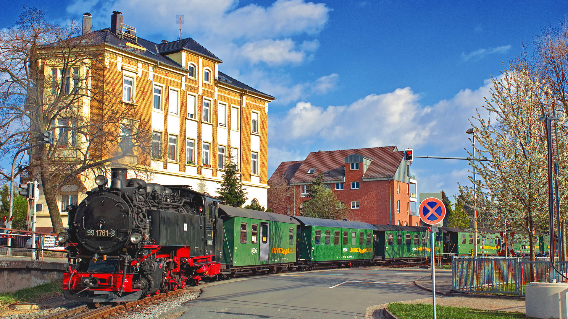 Dampfzug Lößnitzgrundbahn 
© Pressebild SDG Sächsische Dampfeisenbahngesellschaft mbH