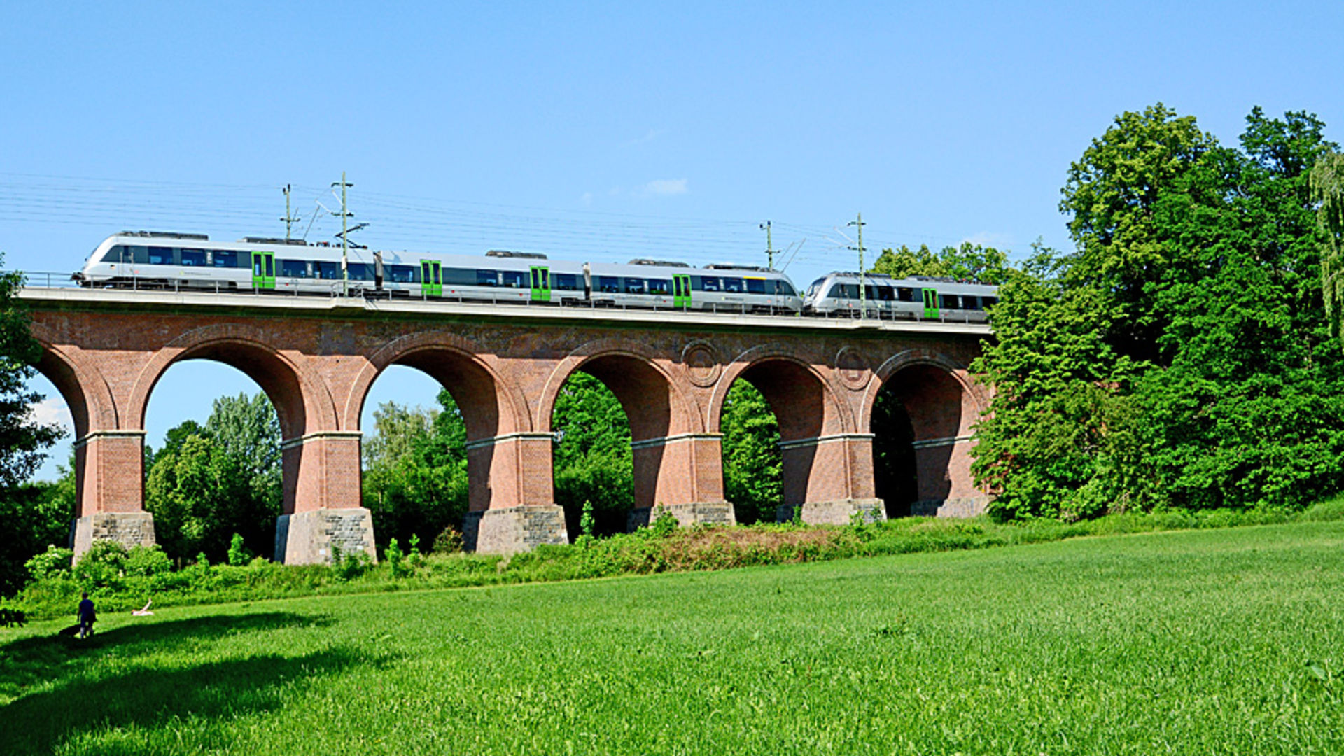 S-Bahn Mitteldeutschland unterwegs 
© info@michaelsperl.de