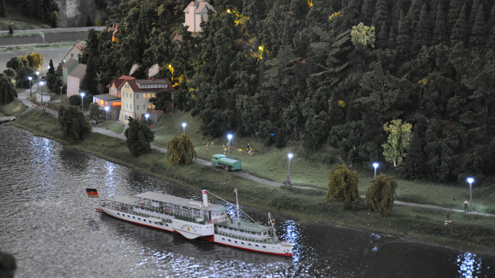 Schiff auf Elbe 
© Miniaturelbtal Königstein