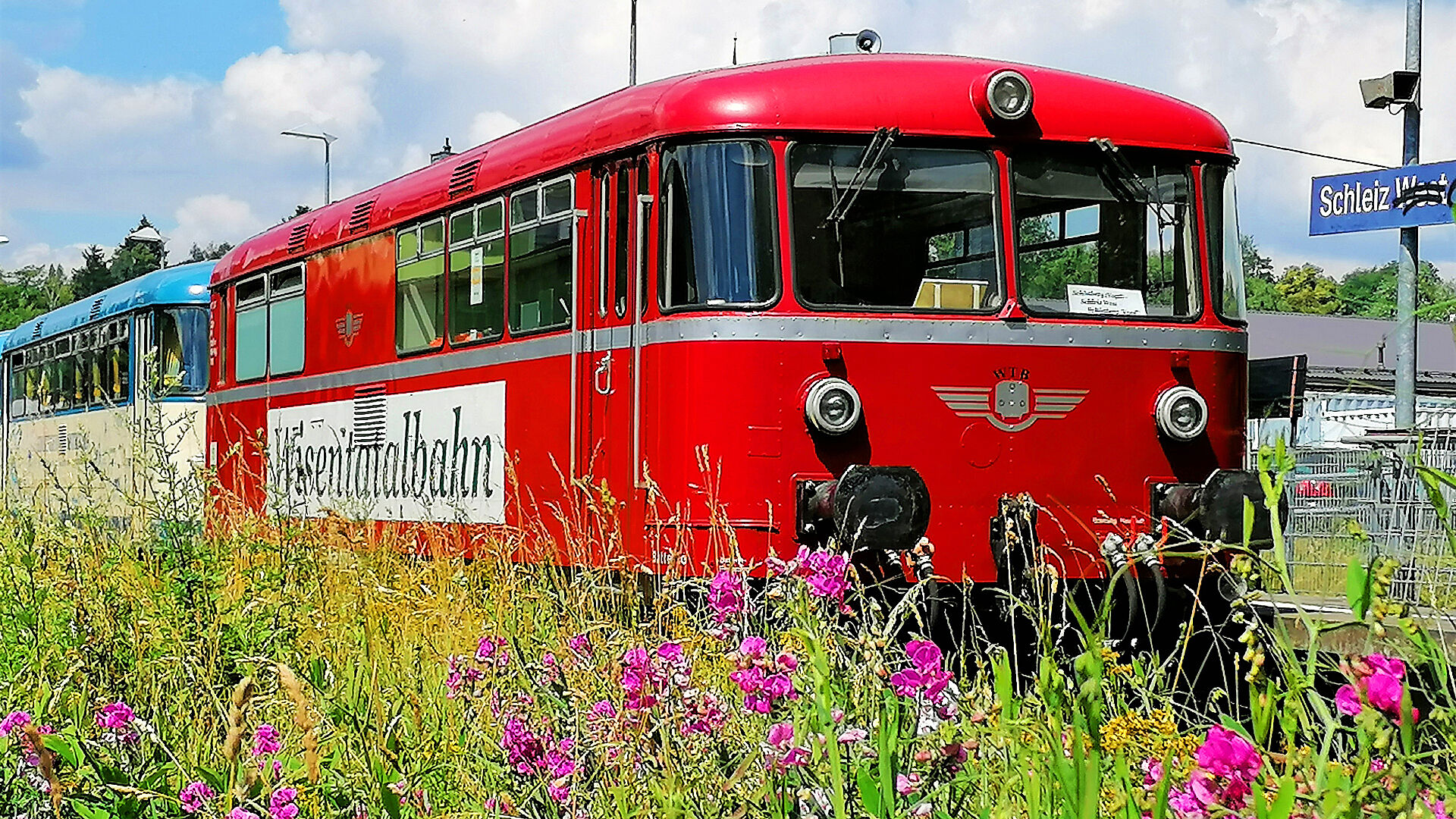 Triebwagen der Wisentatalbahn im Bahnhof Schleiz. 
© Förderverein Wisentatalbahn e.V. - Lutz Reichel