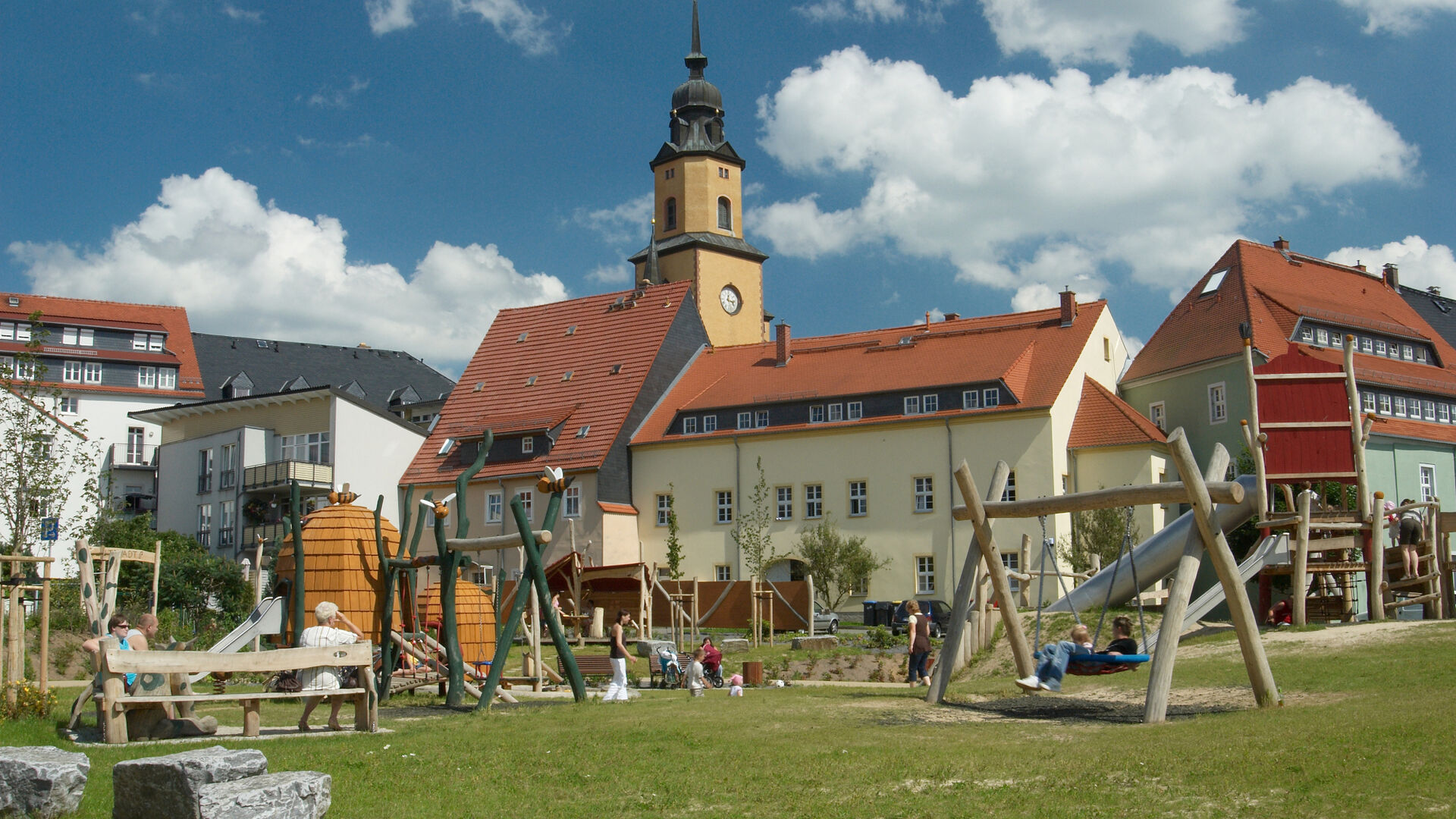 Kinderspielplatz in Innenstadt von Oelsnitz 
© photographisches.com