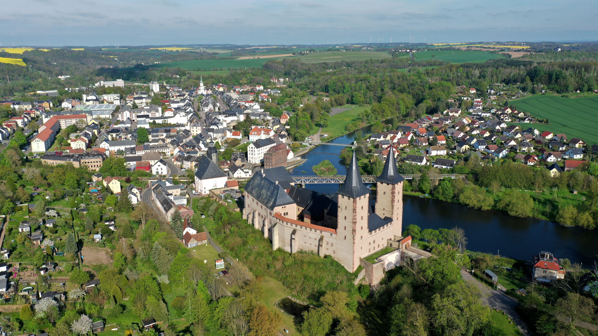 Blick über die Stadt Rochlitz mit der Mulde 
© LUFTFLUG.com CC BY-SA