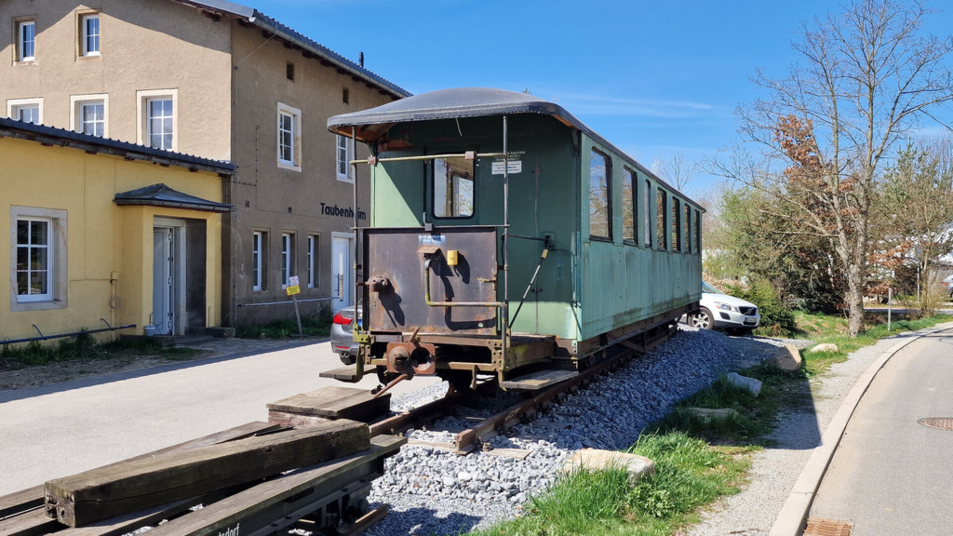 Schmalspurwagen am Bahnhof Taubenheim 
© Mike Meier