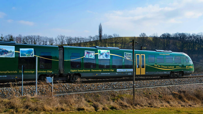 Trilex-Zug als Werbeträger für die Zittauer Schmalspurbahn 
© ZVO - Foto: Holger Hinz