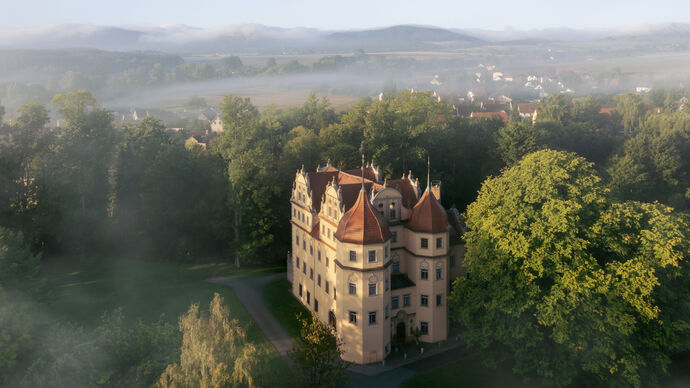 Schlosshotel Alth&ouml;rnitz 
&copy; Ondrej Hromadko - hi@ondrejhromadko.com