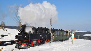 Museumsbahn Schönheide - Dampfzug bei der Einfahrt in Schönheide. 
© Christian Sacher