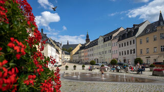 Schneeberger Markt mit dem Wasserspiel 
&copy; TEV/Uwe Meinhold