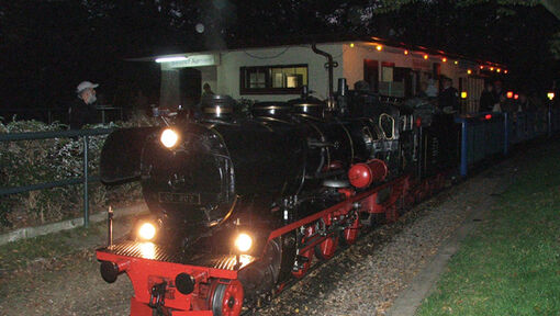 Lampionfahrten 
&copy; Parkeisenbahn Auensee