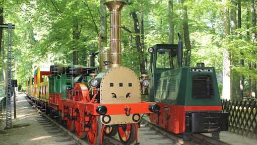 Adlerzug und Feldbahnlok 
&copy; Parkeisenbahn G&ouml;rlitz