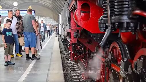 Dampfzug in Leipzig Hbf 
&copy; Gl&uuml;ckGl&uuml;ck UG
